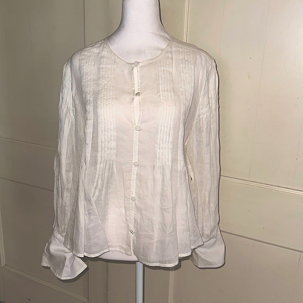 Never worn Banana Republic white pleated blouse with buttons